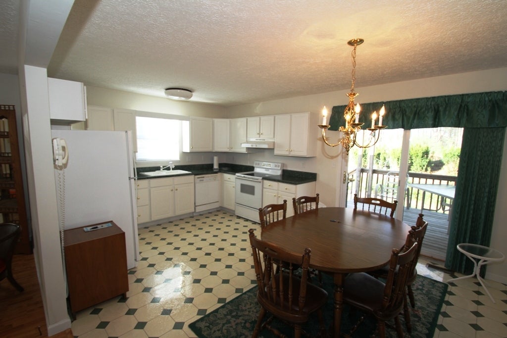 14 Village Road Lewisburg, WV 24901 - Photo 5 of 23 Large Kitchen
