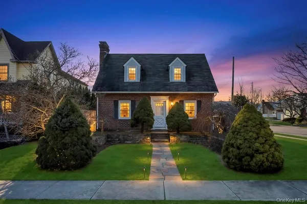 $819,000 | 345 Plainfield Street, Westbury, NY 11590