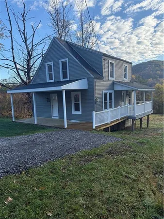 a view of a house with a yard