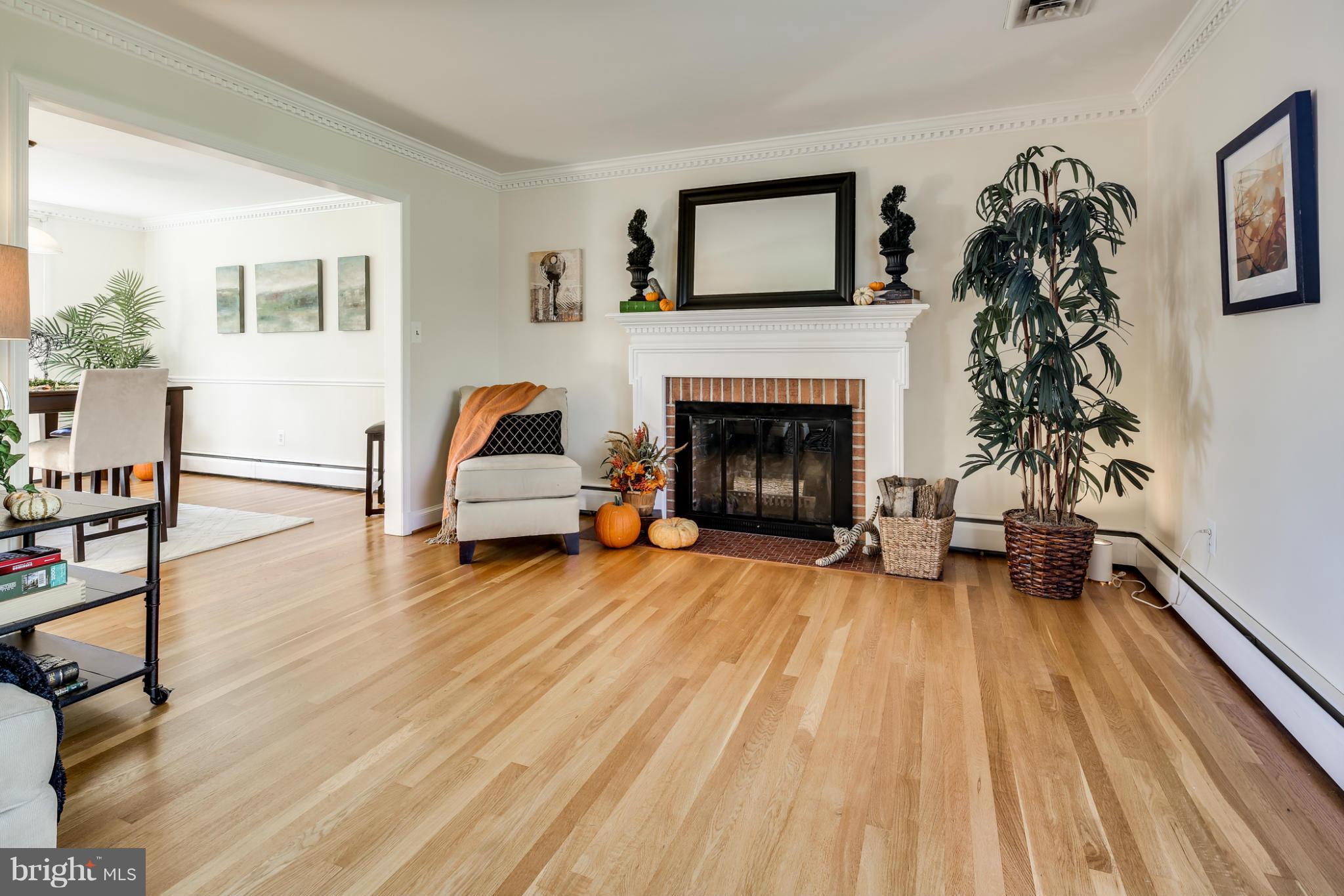 9117 Waycross Road Ellicott City, MD 21042 - Photo 5 of 25 Living Room