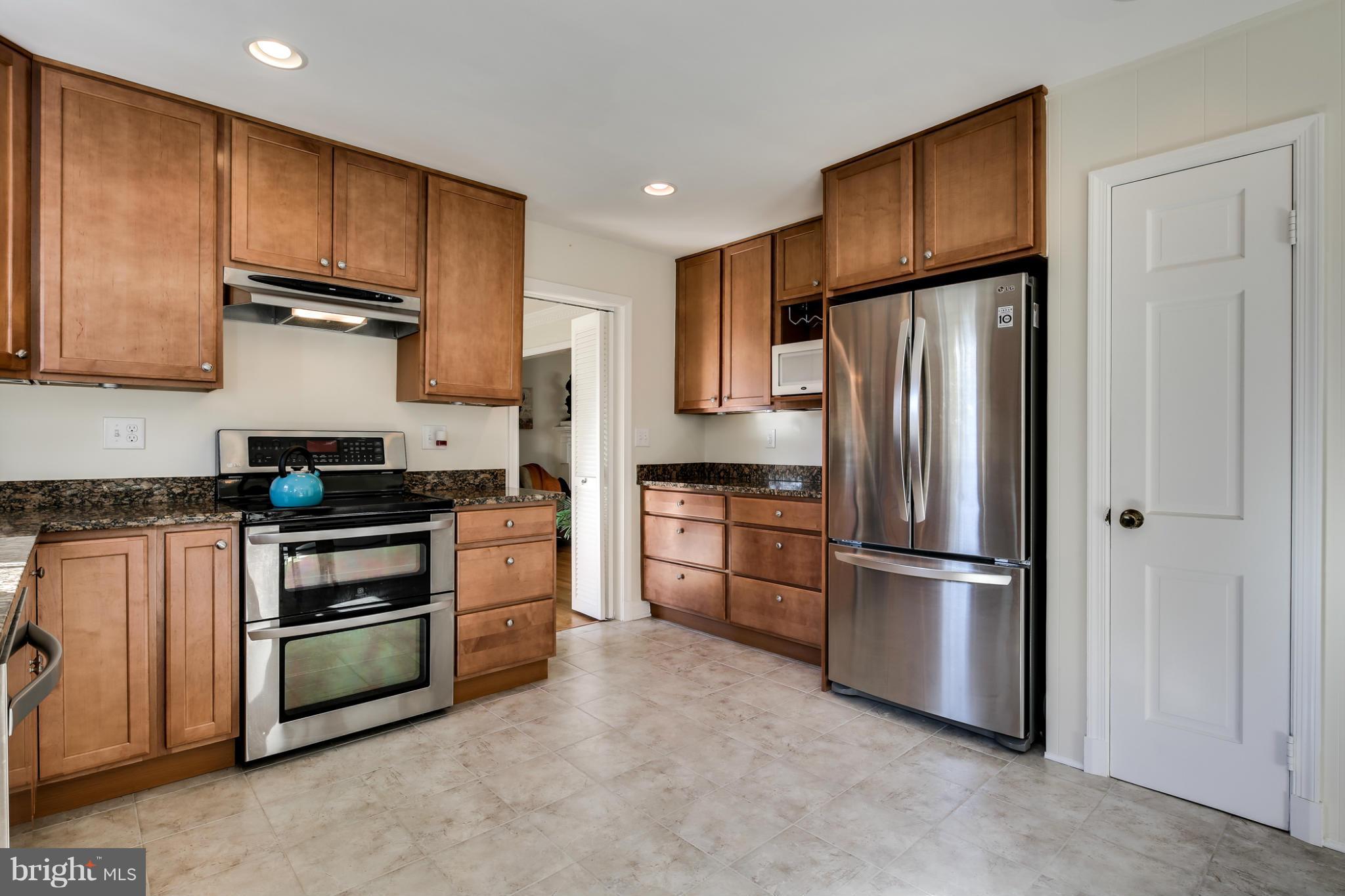9117 Waycross Road Ellicott City, MD 21042 - Photo 9 of 25 Kitchen