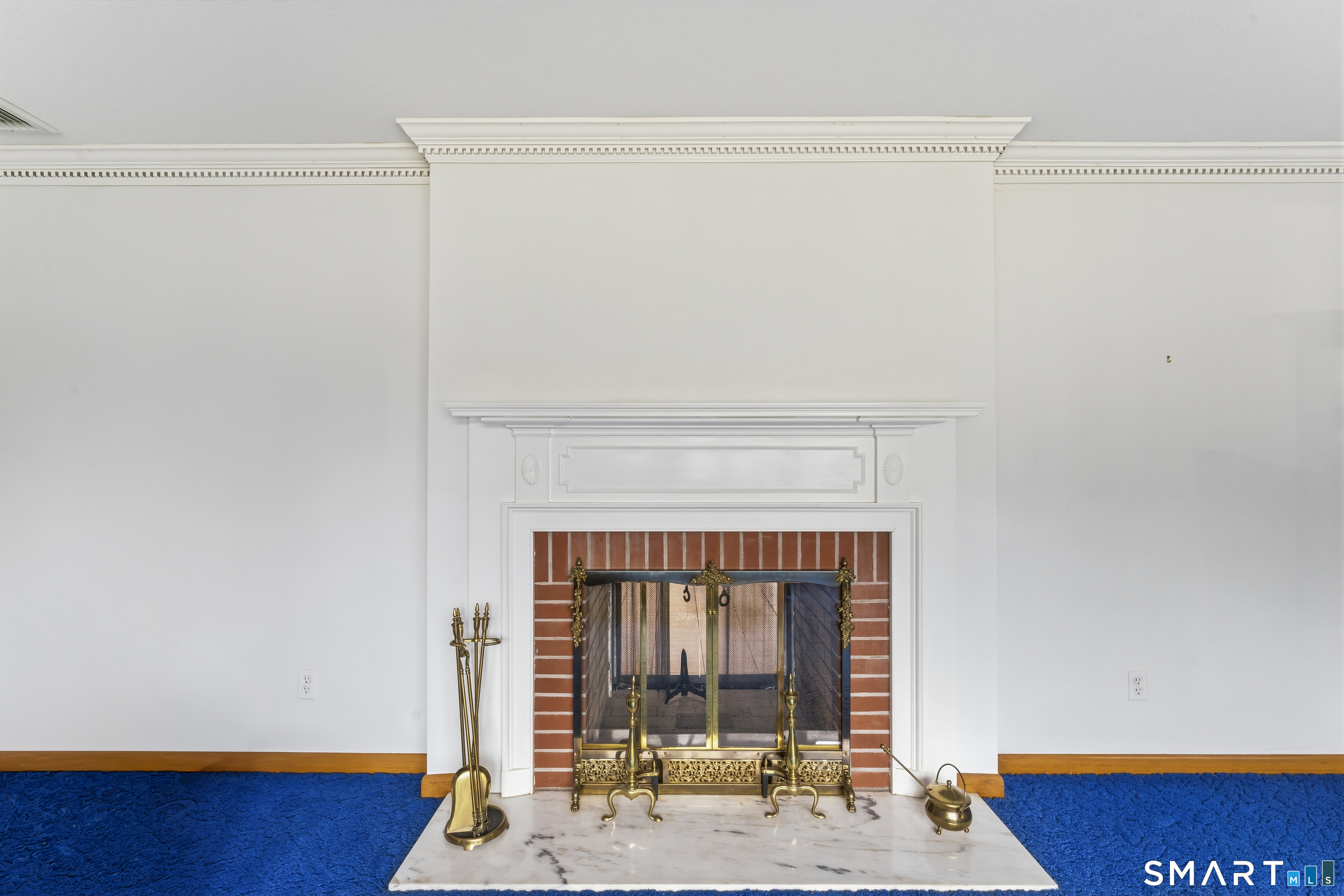 883 Saw Mill Road West Haven, CT 06516 - Photo 5 of 38
