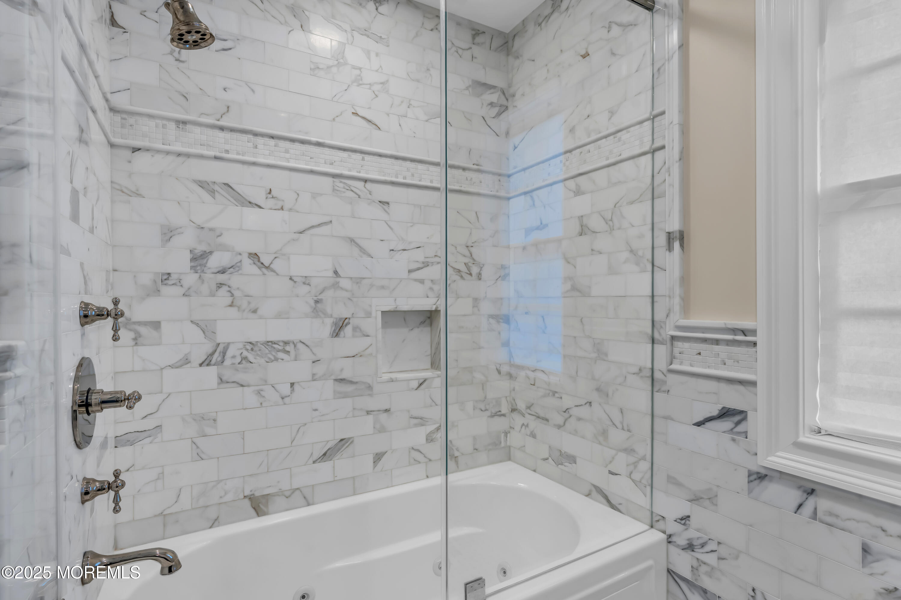 67 Picadilly Drive Jackson, NJ 08527 - Photo 32 of 49 a bathroom with a bathtub