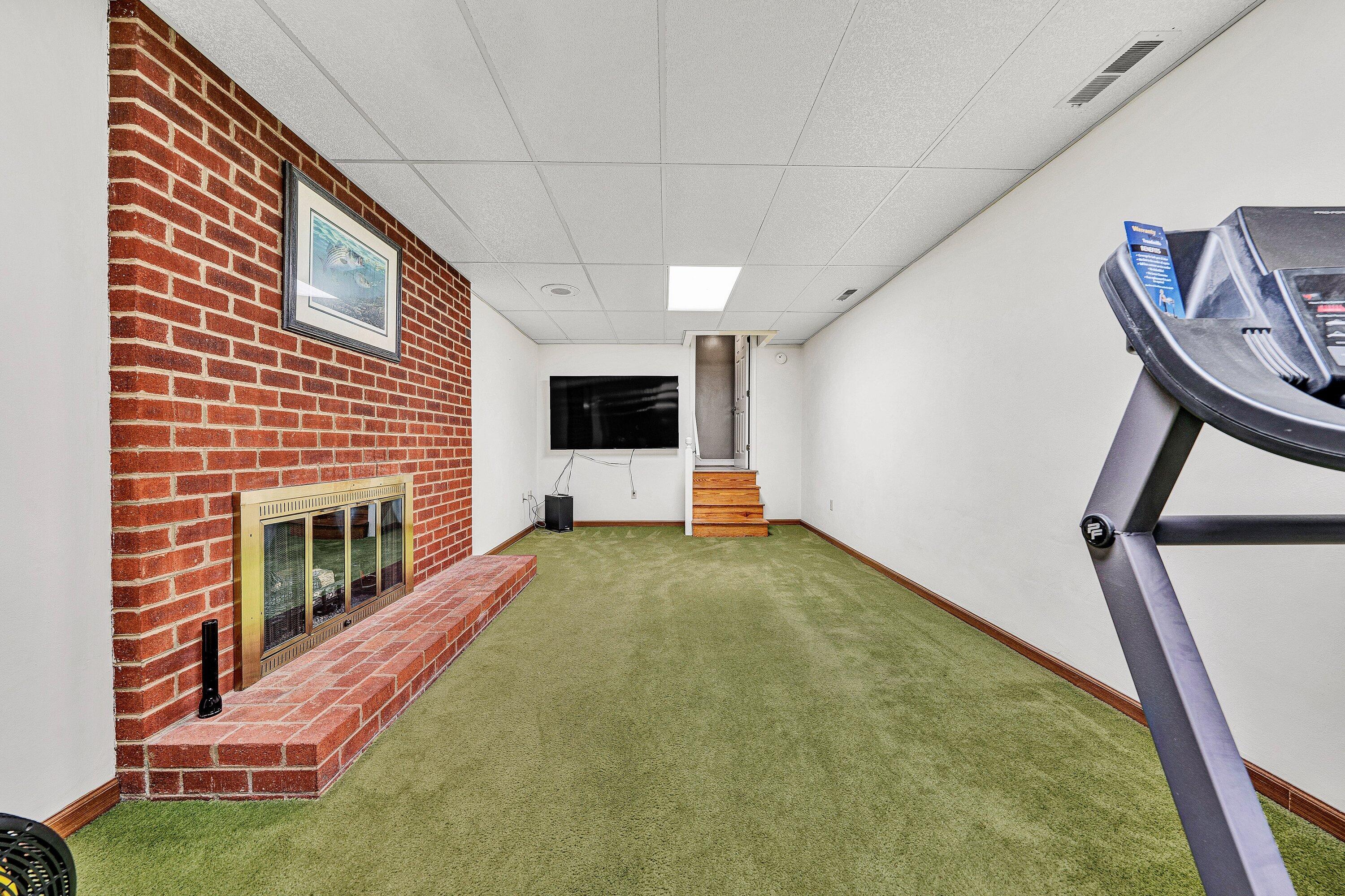 2228 Thomason Lane Goodview, VA 24095 - Photo 39 of 70 2228 TL Family room2