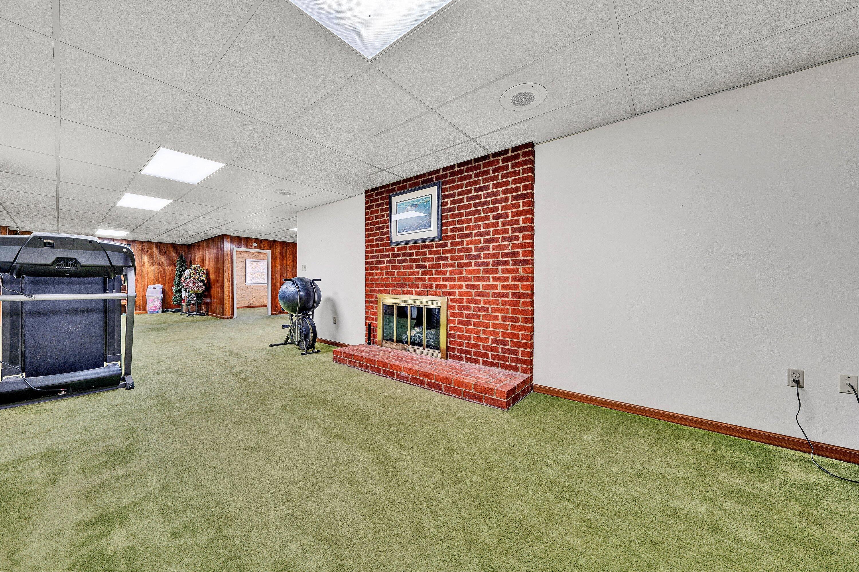 2228 Thomason Lane Goodview, VA 24095 - Photo 40 of 70 2228 TL Family room