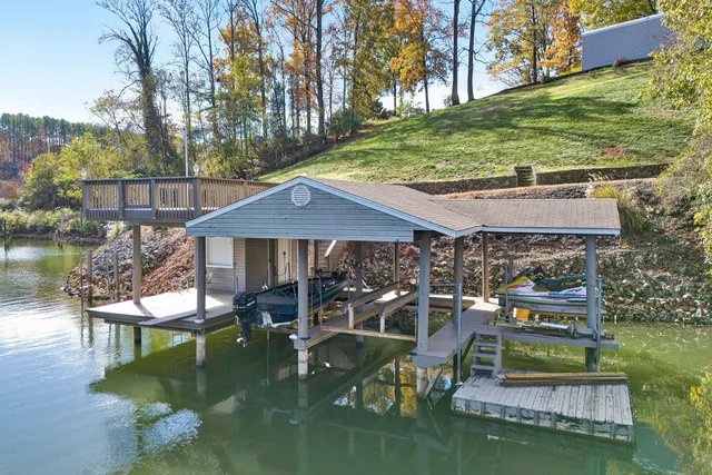 $888,000 | 2228 Thomason Lane, Goodview, VA 24095