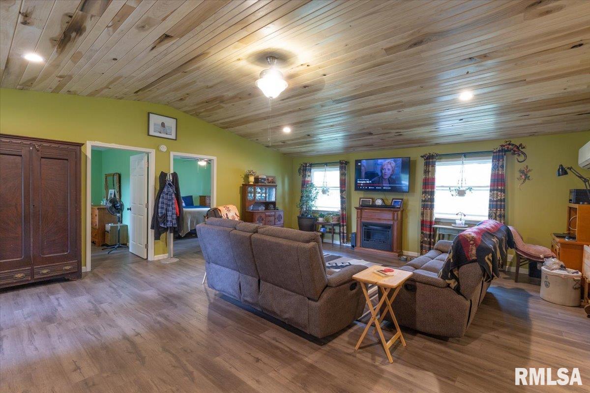 2255 Eagle Point Bay Road Goreville, IL 62939 - Photo 5 of 12
