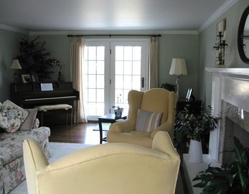 208 Sunridge Road Pittsburgh, PA 15238 - Photo 3 of 16 Living Room.
