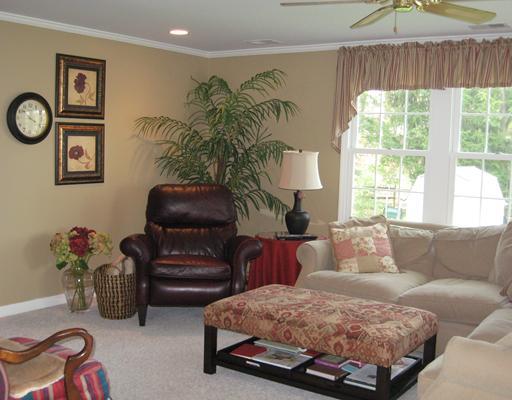 208 Sunridge Road Pittsburgh, PA 15238 - Photo 8 of 16 Family Room.