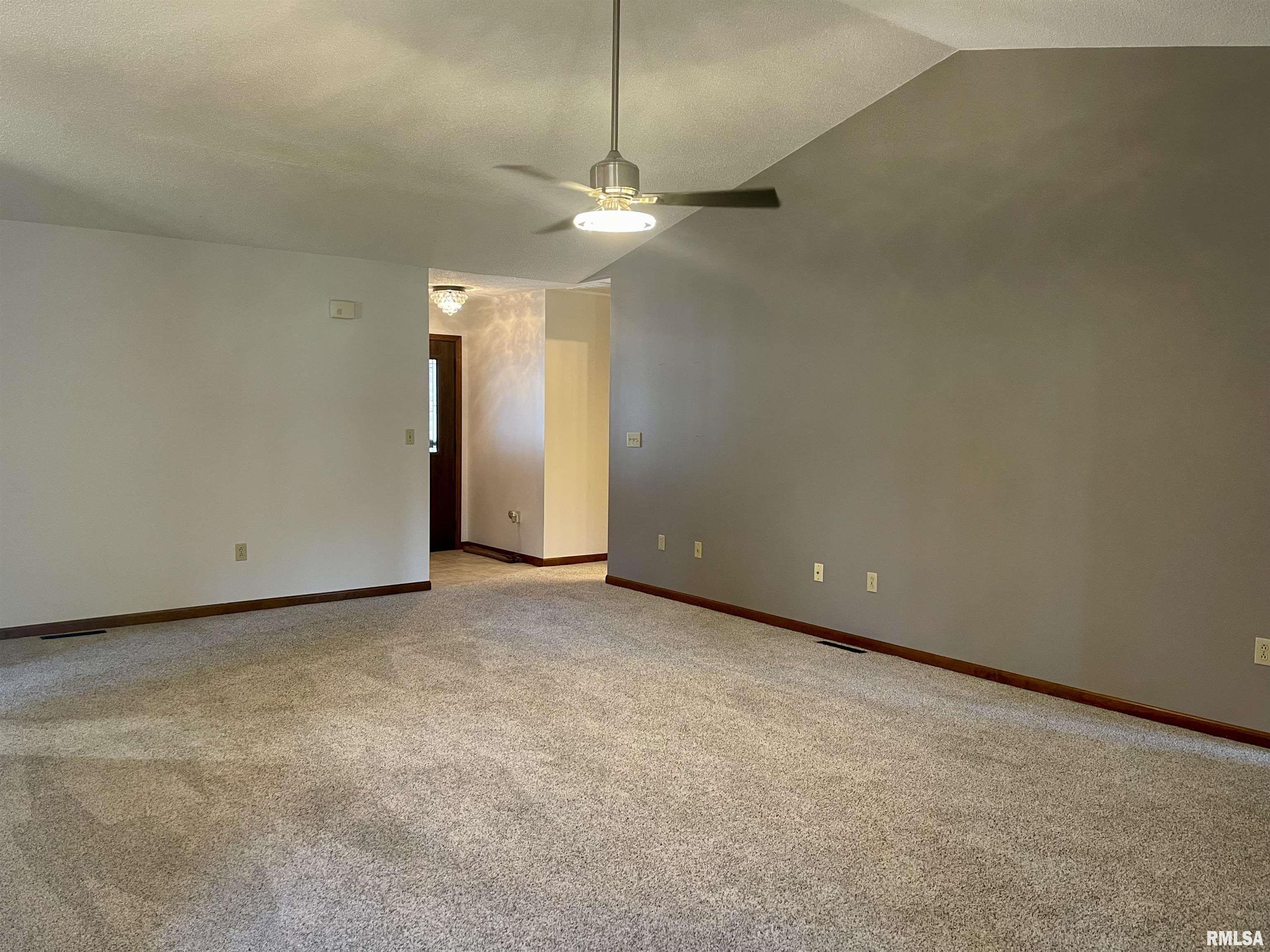 2345 Railsplitter Avenue Lincoln, IL 62656 - Photo 2 of 19 Gallery Image 2