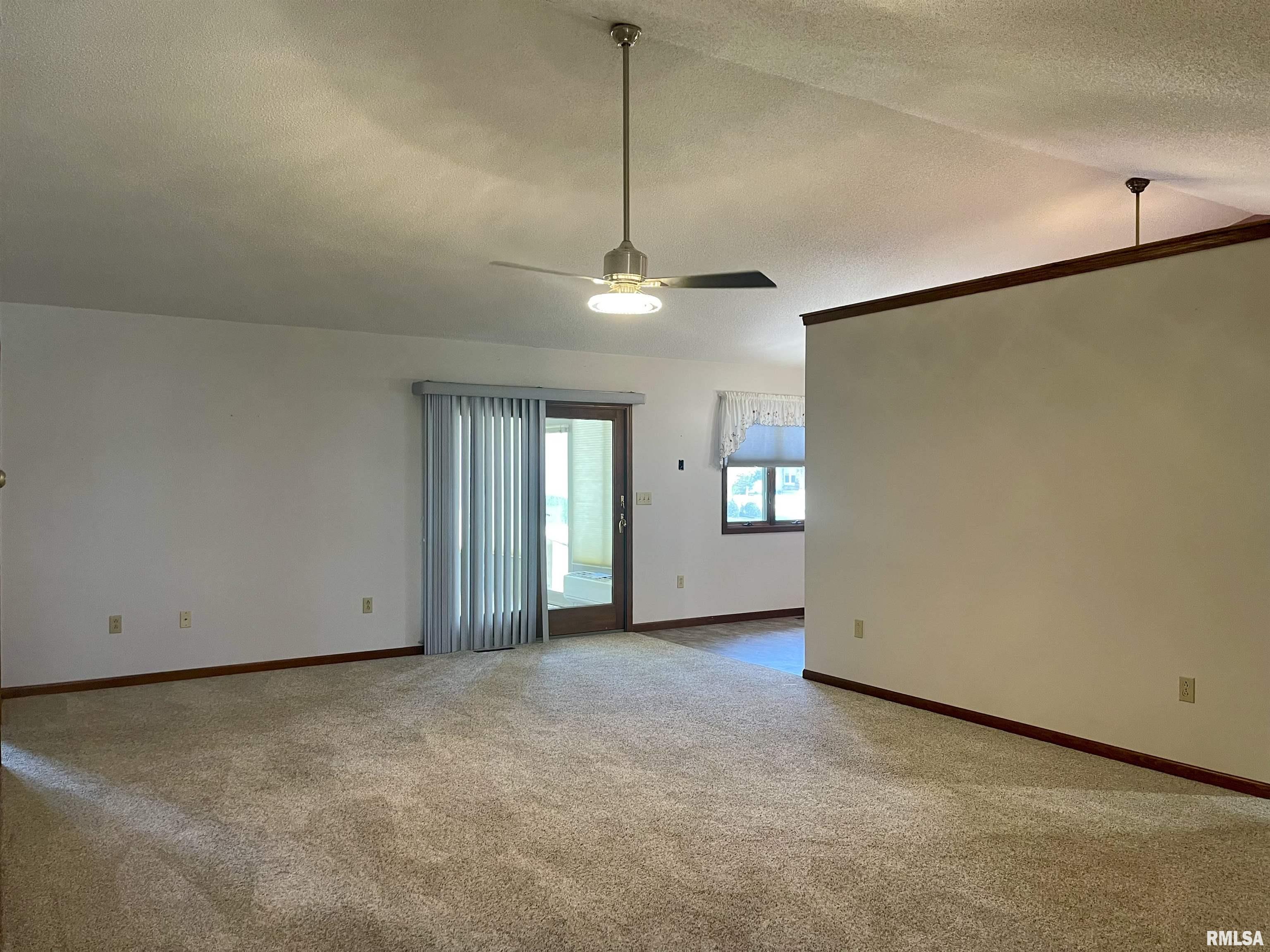 2345 Railsplitter Avenue Lincoln, IL 62656 - Photo 3 of 19 Gallery Image 3
