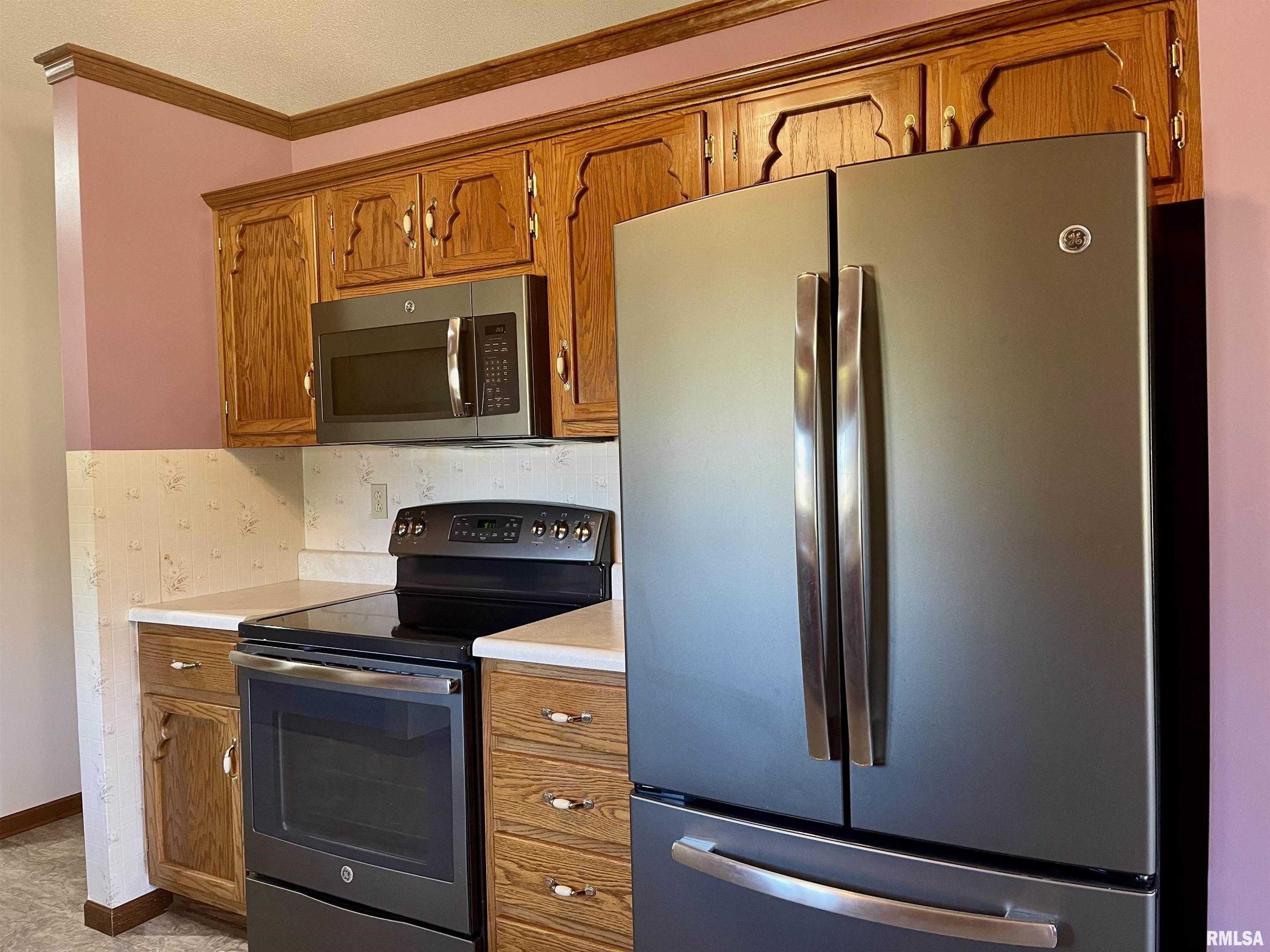 2345 Railsplitter Avenue Lincoln, IL 62656 - Photo 5 of 19 Gallery Image 5