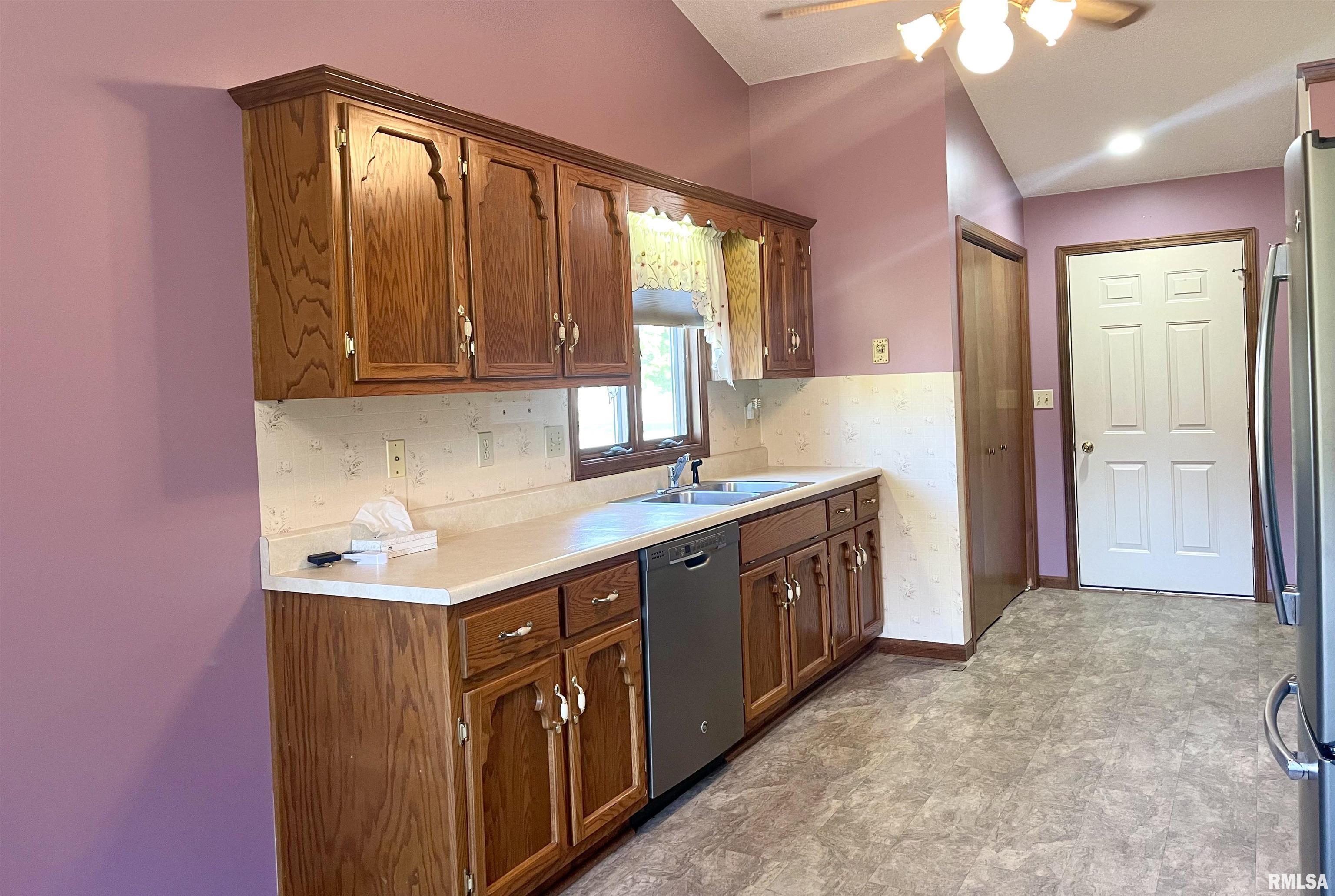 2345 Railsplitter Avenue Lincoln, IL 62656 - Photo 6 of 19 Gallery Image 6