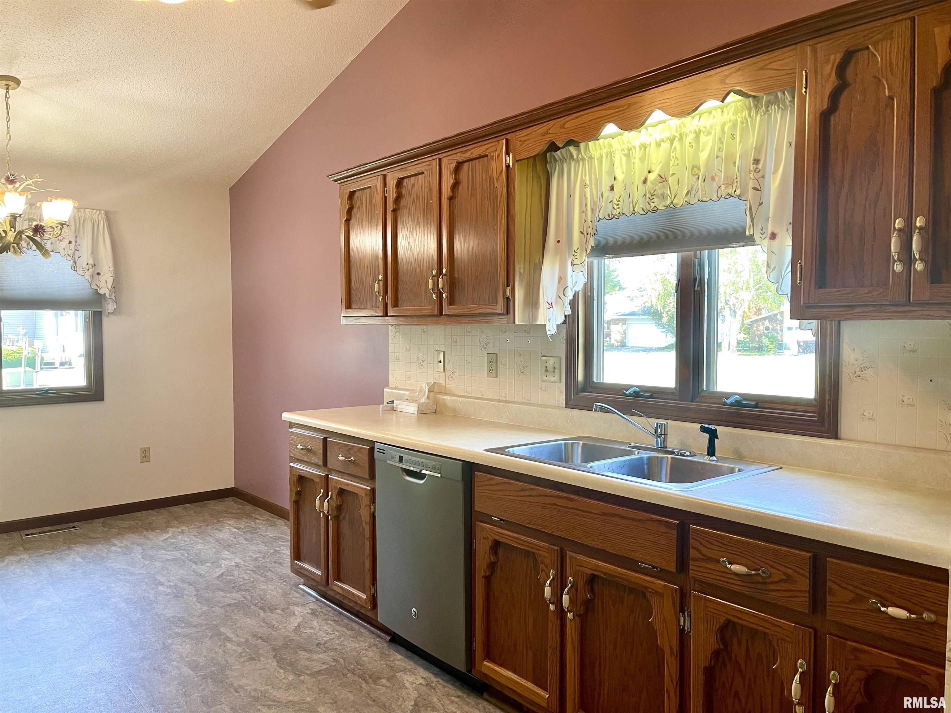 2345 Railsplitter Avenue Lincoln, IL 62656 - Photo 7 of 19 Gallery Image 7