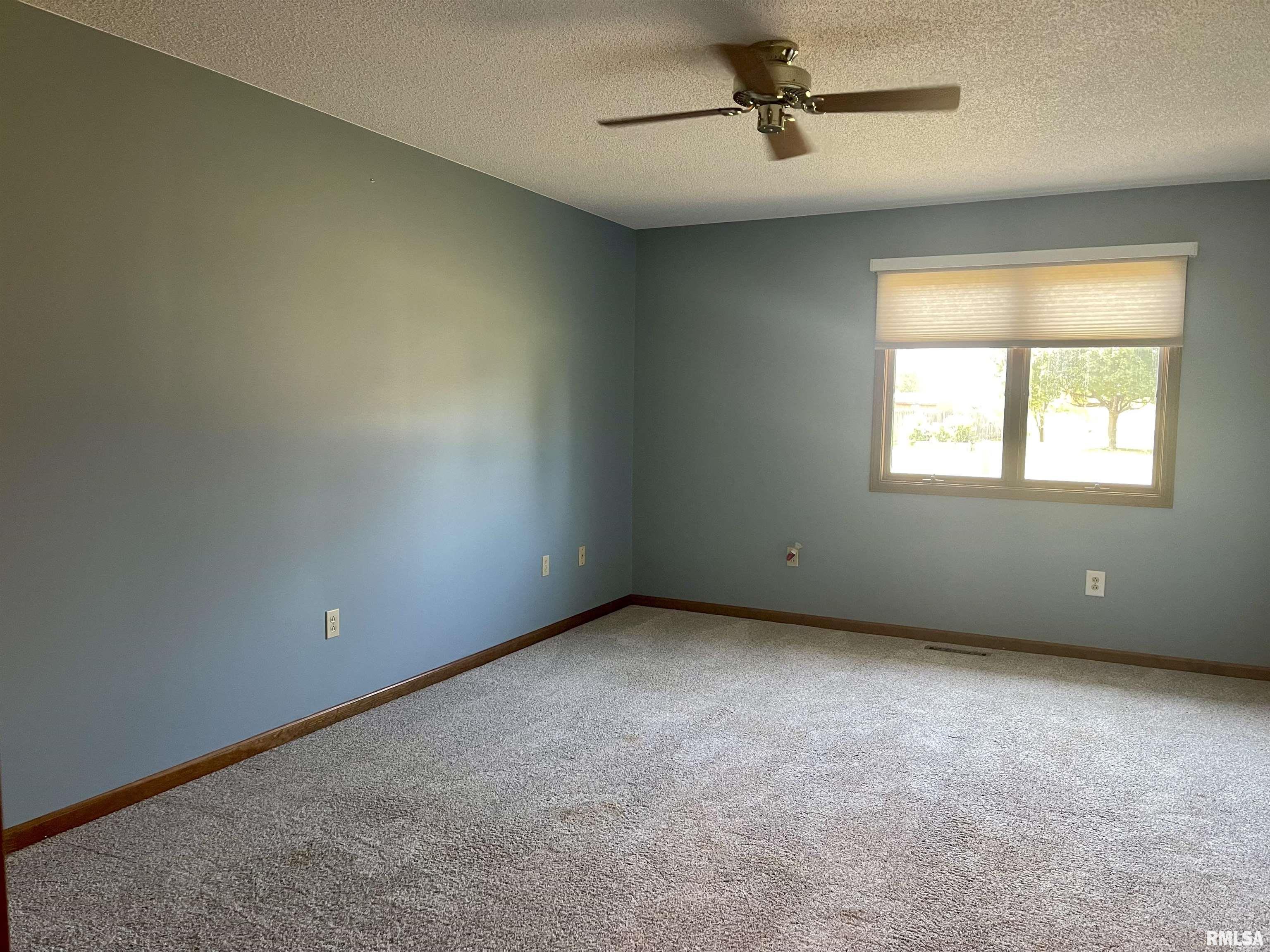 2345 Railsplitter Avenue Lincoln, IL 62656 - Photo 8 of 19 Gallery Image 8