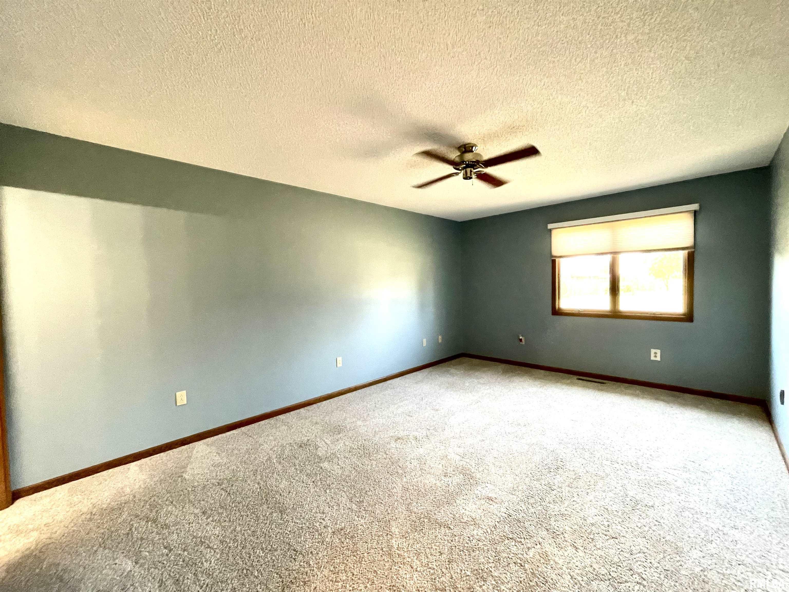 2345 Railsplitter Avenue Lincoln, IL 62656 - Photo 9 of 19 Gallery Image 9