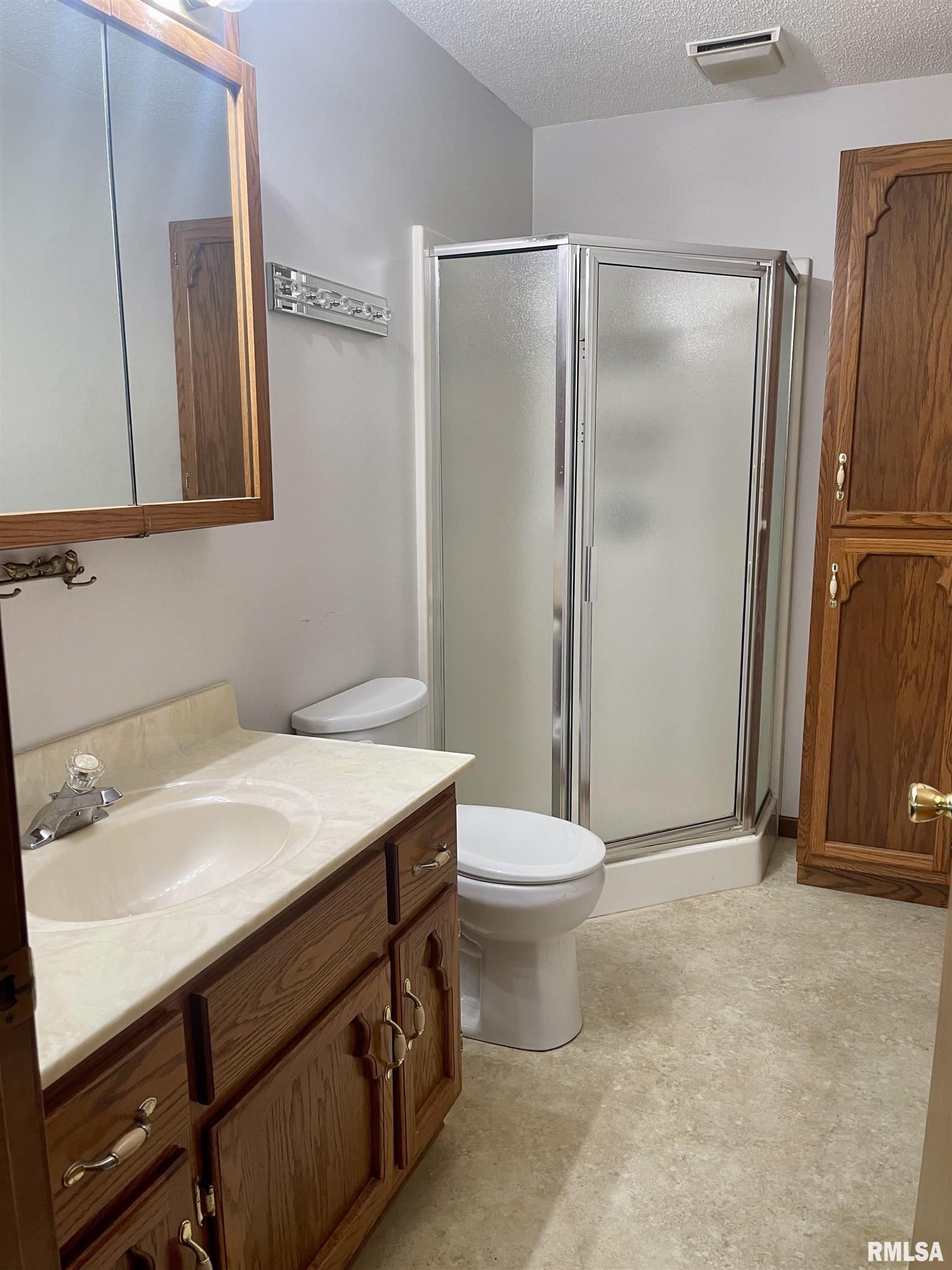 2345 Railsplitter Avenue Lincoln, IL 62656 - Photo 10 of 19 Gallery Image 10