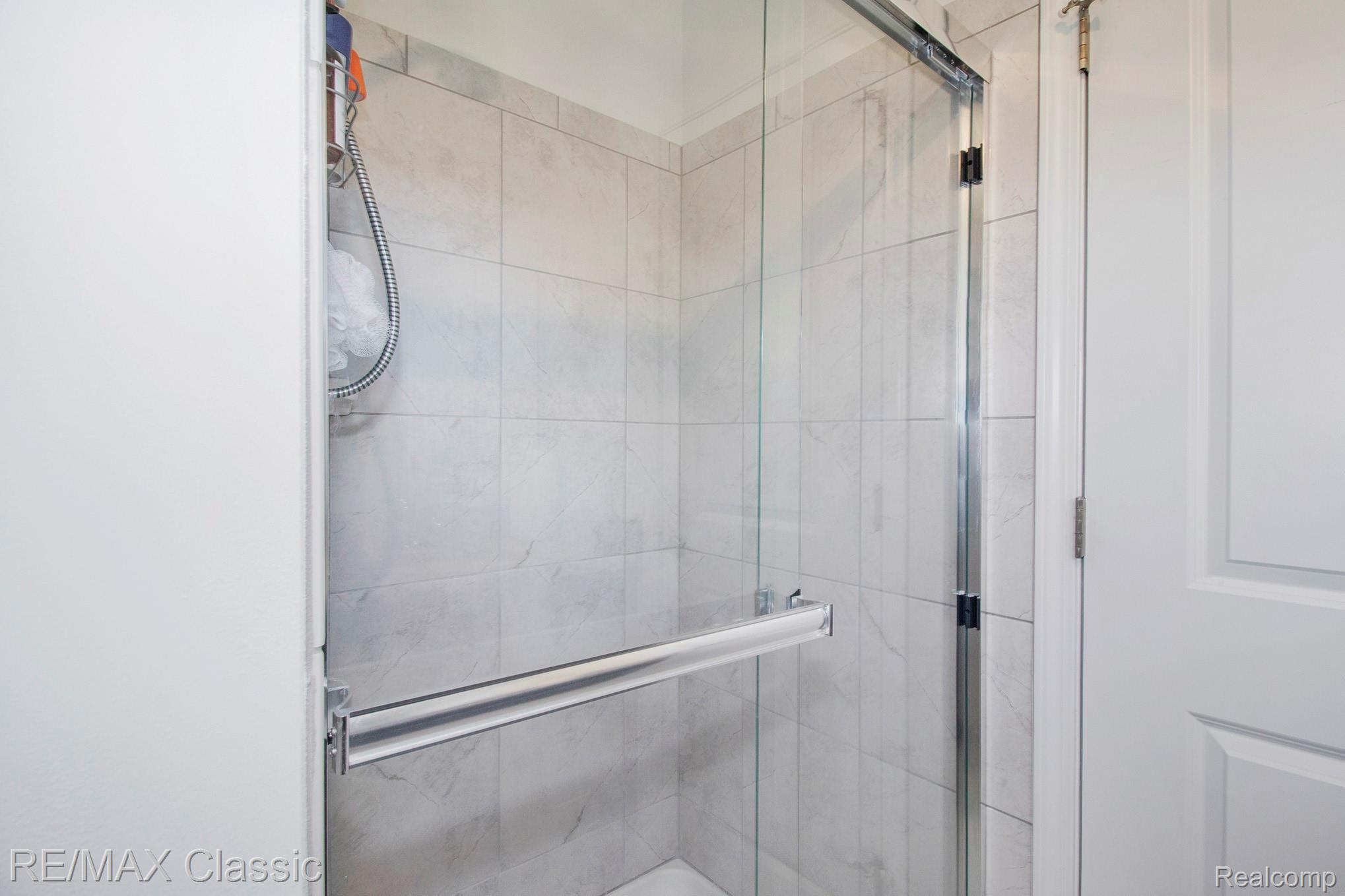 3514 South Rochester Road, Unit 12 Royal Oak, MI 48073 - Photo 19 of 29 Master Bath Shower