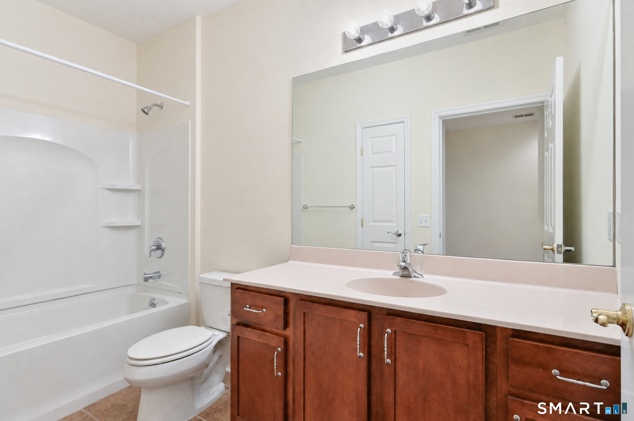 1 Rivington Road, Unit 201 Danbury, CT 06810 - Photo 11 of 19