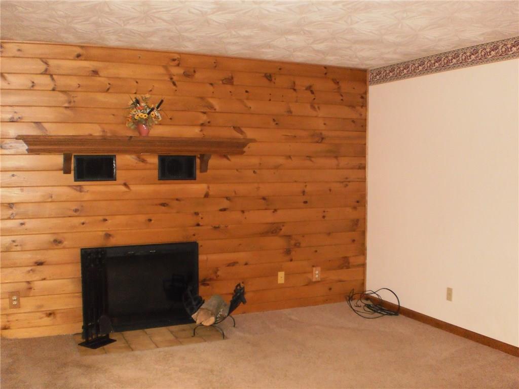 681 Markle Road Leechburg, PA 15656 - Photo 3 of 20 Living Room