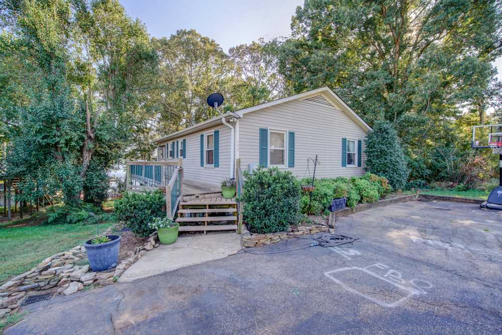 143 Holly Drive Inman, SC 29349 - Photo 1 of 36 Gallery Image 1