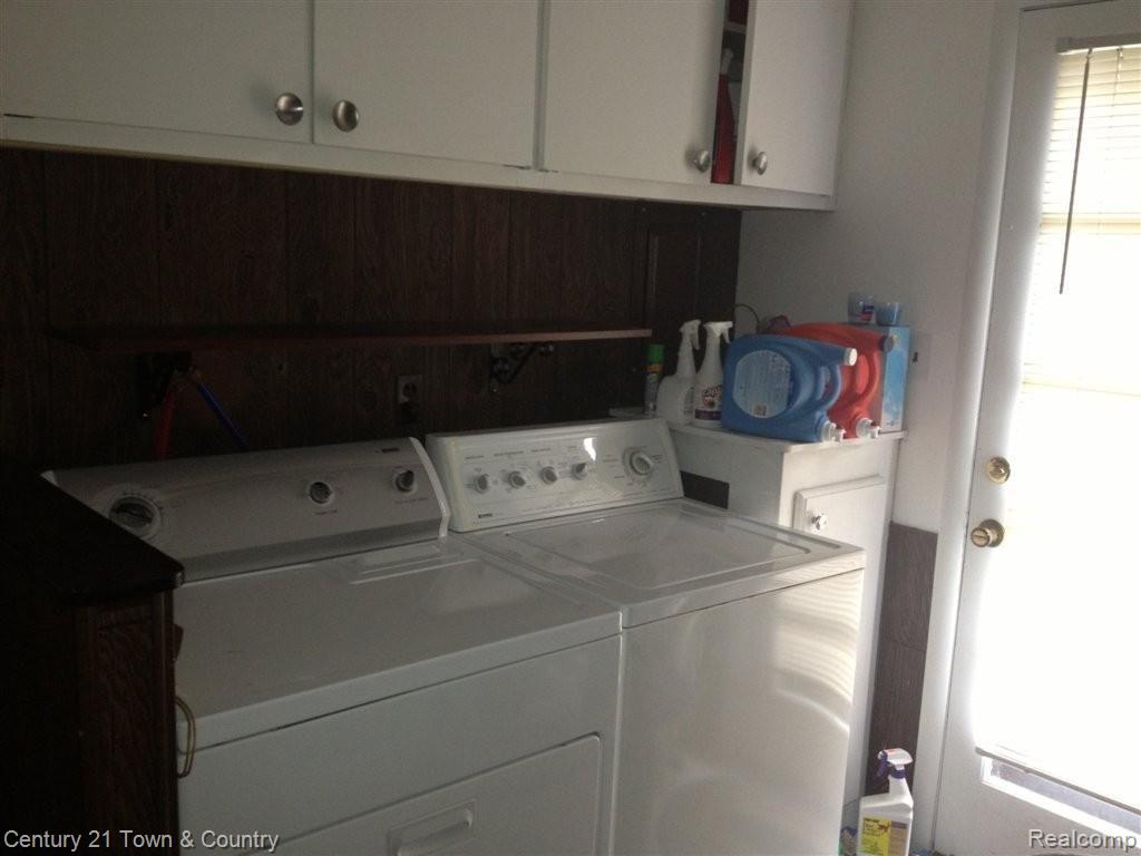 2768 Hillendale Drive Rochester, MI 48309 - Photo 15 of 16 LAUNDRY ROOM.