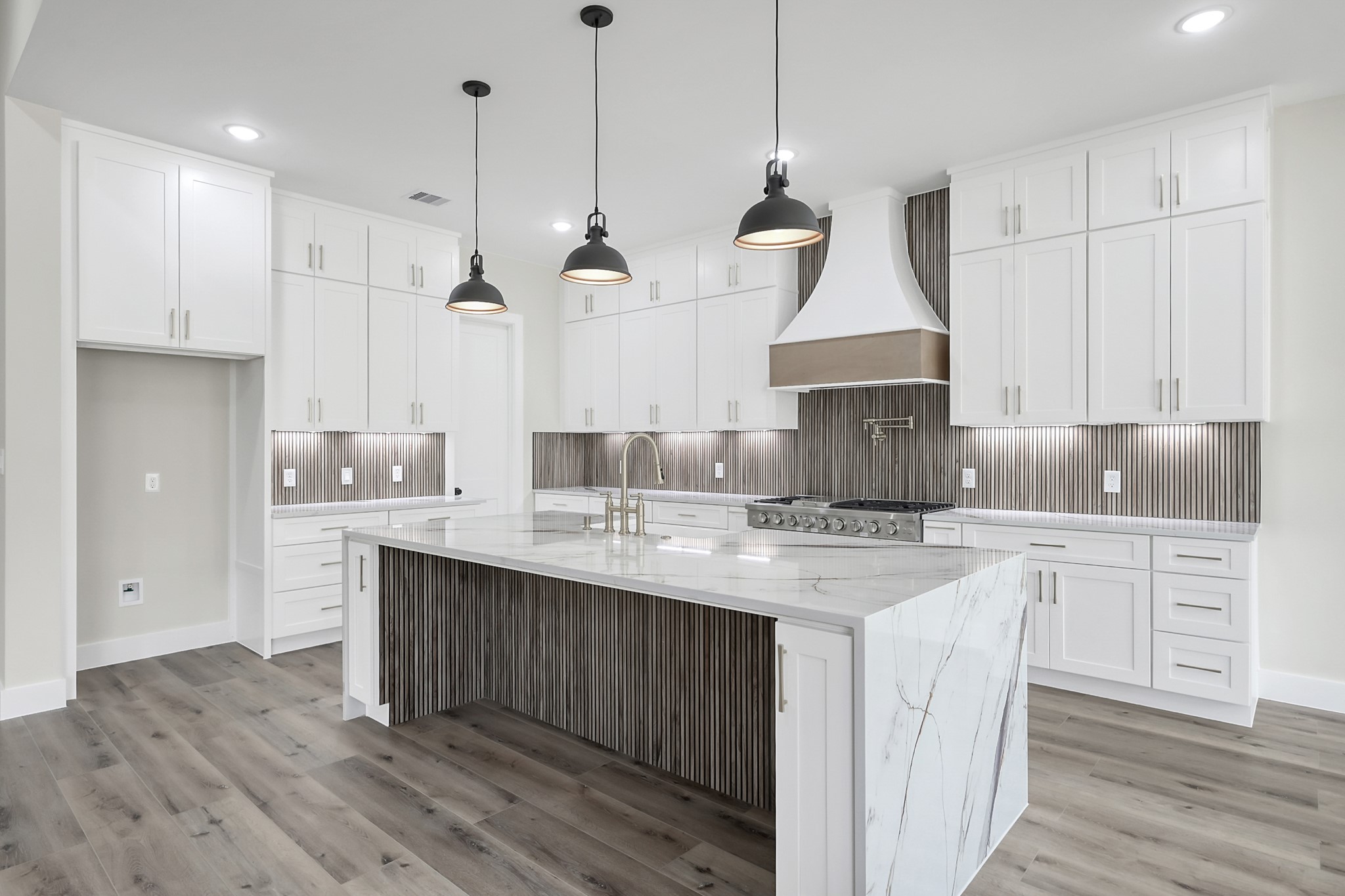 90 Wick Willow Road Montgomery, TX 77356 - Photo 15 of 49 Chef’s kitchen overview