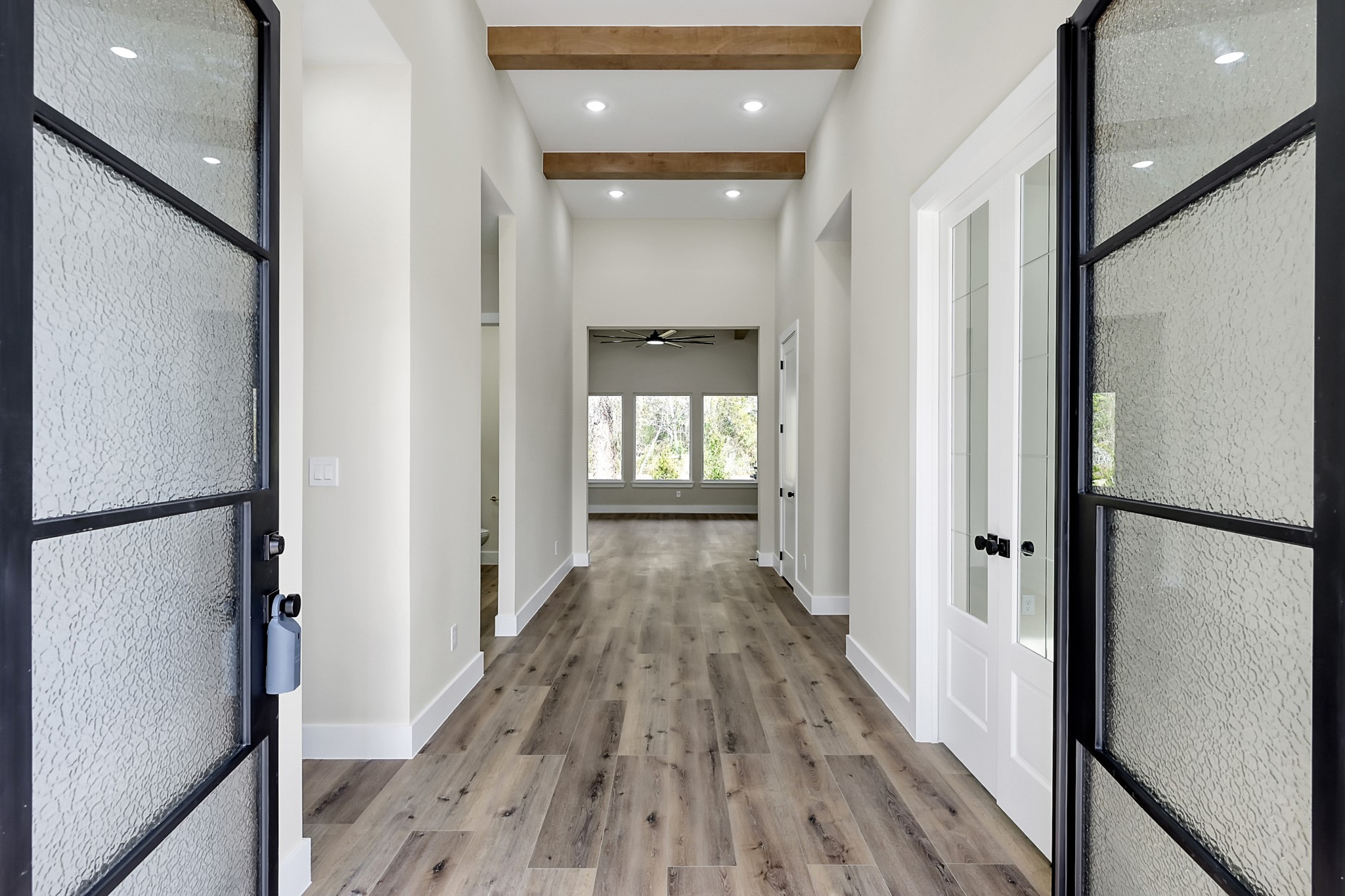 90 Wick Willow Road Montgomery, TX 77356 - Photo 3 of 49 Entry foyer