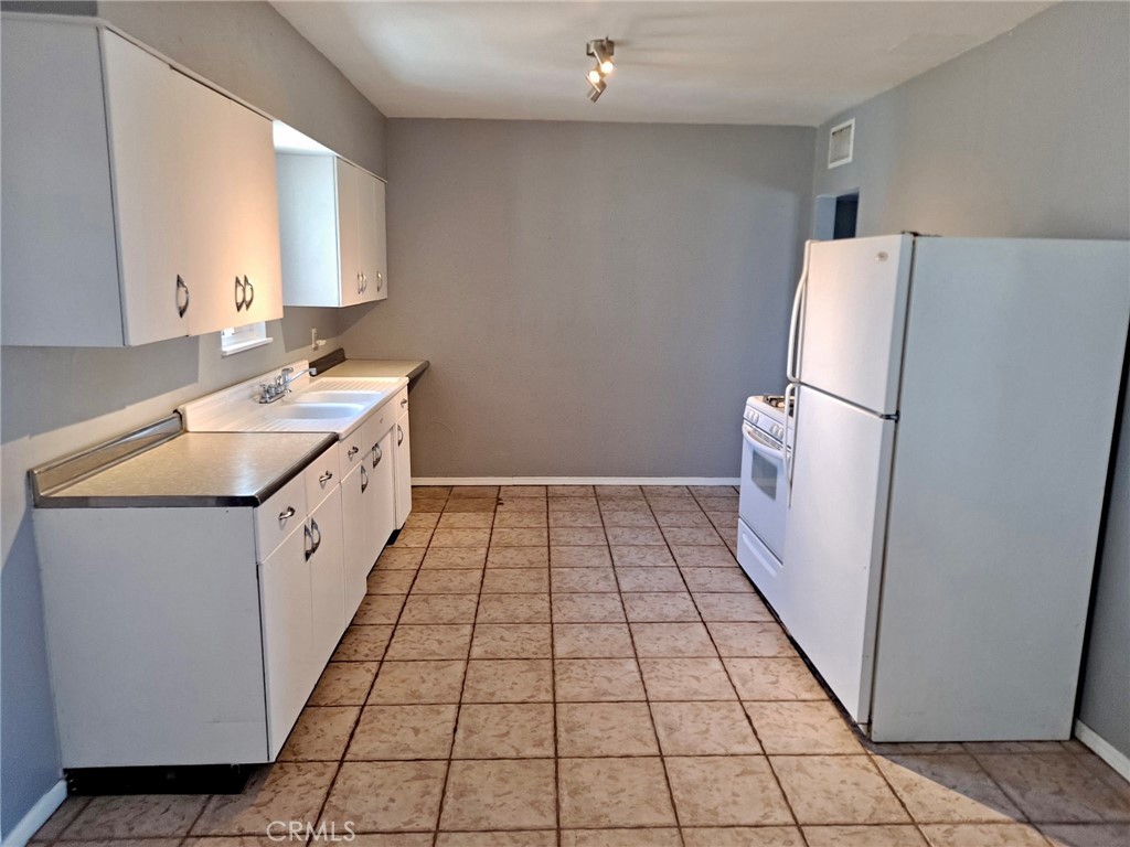 1920 Flora Vista Needles, CA 92363 - Photo 10 of 16