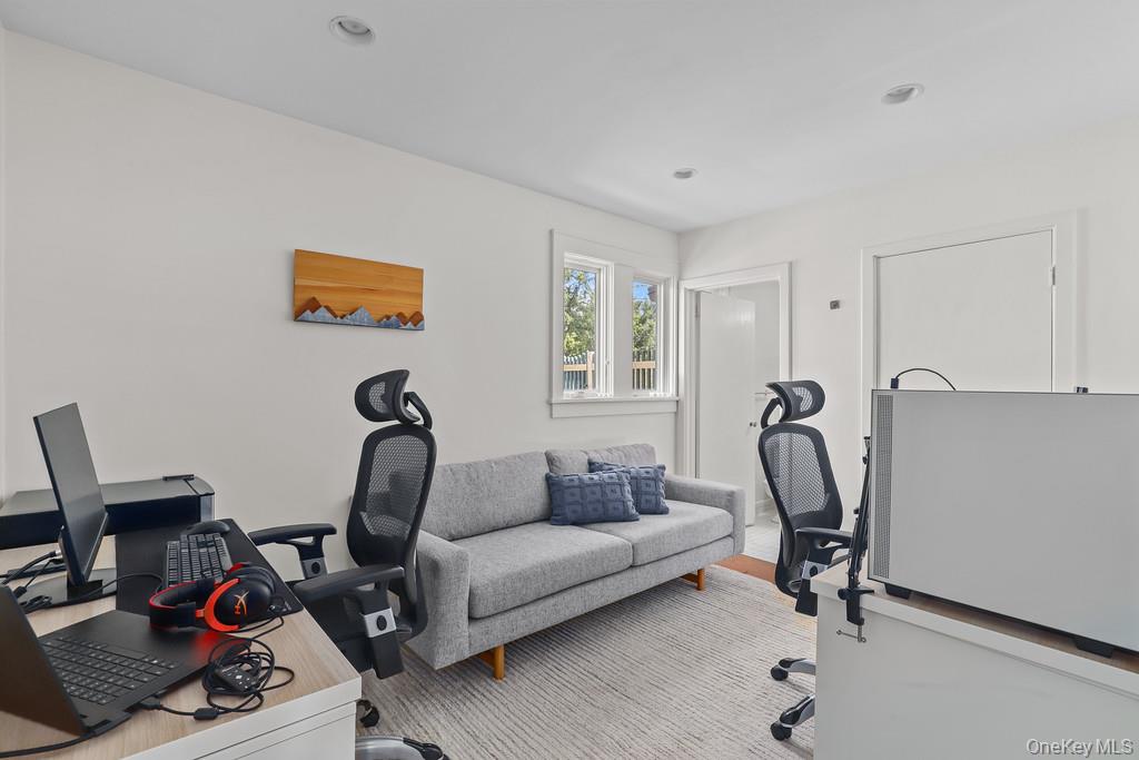 37 Hyatt Road Briarcliff Manor, NY 10510 - Photo 17 of 37 Office or aupair room with full bath