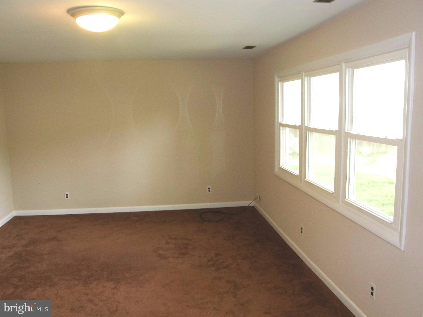 534 Fairhurst Road Fairless Hills, PA 19030 - Photo 9 of 11 Family Room