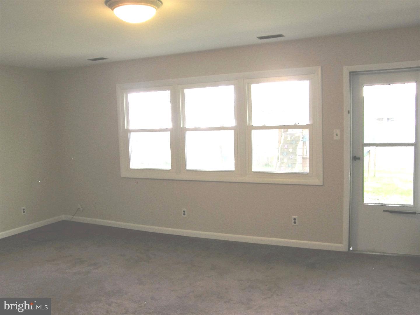 534 Fairhurst Road Fairless Hills, PA 19030 - Photo 10 of 11 Family Room