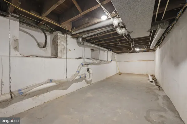 a view of a garage