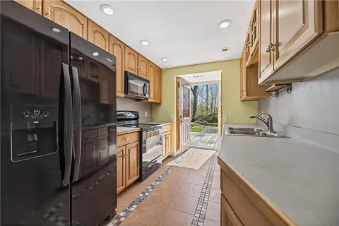 $444,900 | 13 Pigeon Hill Cove, Hopkinton, RI 02808