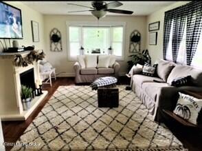 1192 Overall Phillips Road Elizabethtown, KY 42701 - Photo 10 of 26 Living room