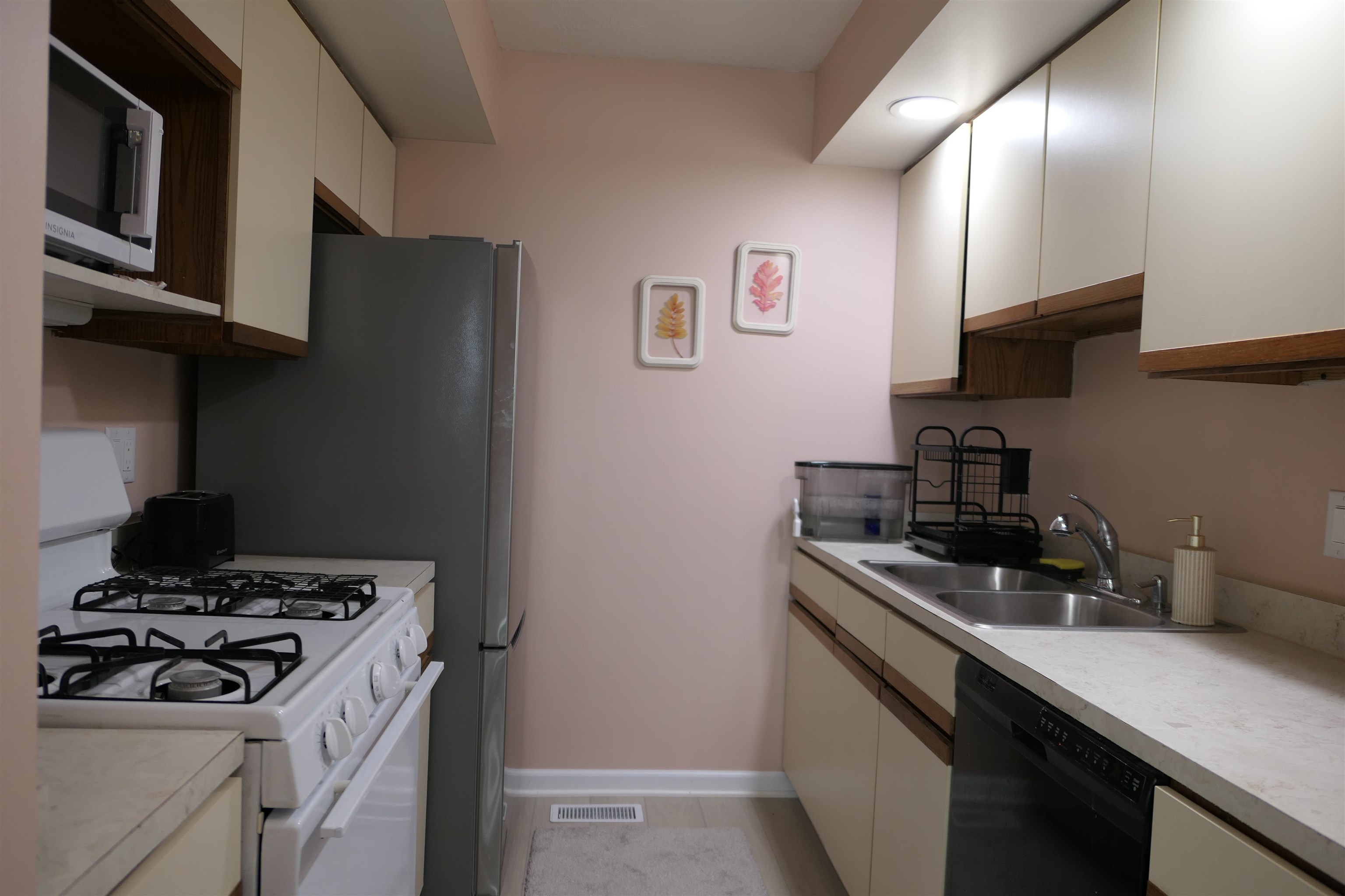 205 East Jolly Road, Unit 6 Lansing, MI 48910 - Photo 9 of 18