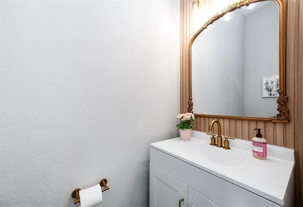 $2,550 | 2022 Groveland Glen Drive, Houston, TX 77051