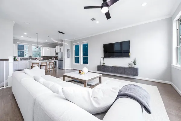 $2,550 | 2022 Groveland Glen Drive, Houston, TX 77051