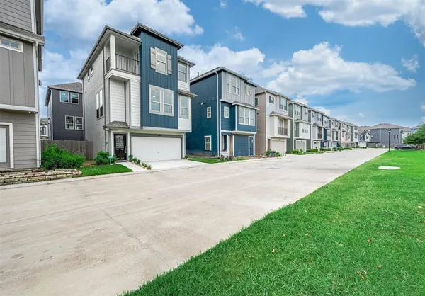 $2,550 | 2022 Groveland Glen Drive, Houston, TX 77051