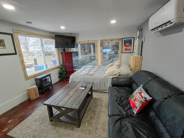 $1,200 | 1125 Molitor Road, Unit B, Aurora, IL 60505