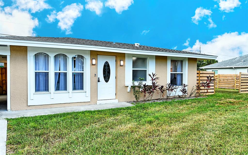 307 Southland Road Venice, FL 34293 - Photo 5 of 56
