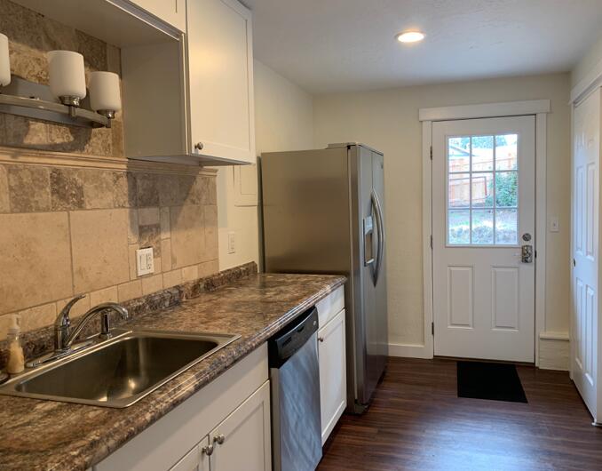 945 Northeast Butler Market Road Bend, OR 97701 - Photo 29 of 40 Guest Quarters