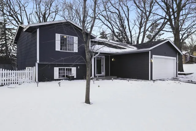 $425,000 | 1340 Broadview Avenue, Chaska, MN 55318