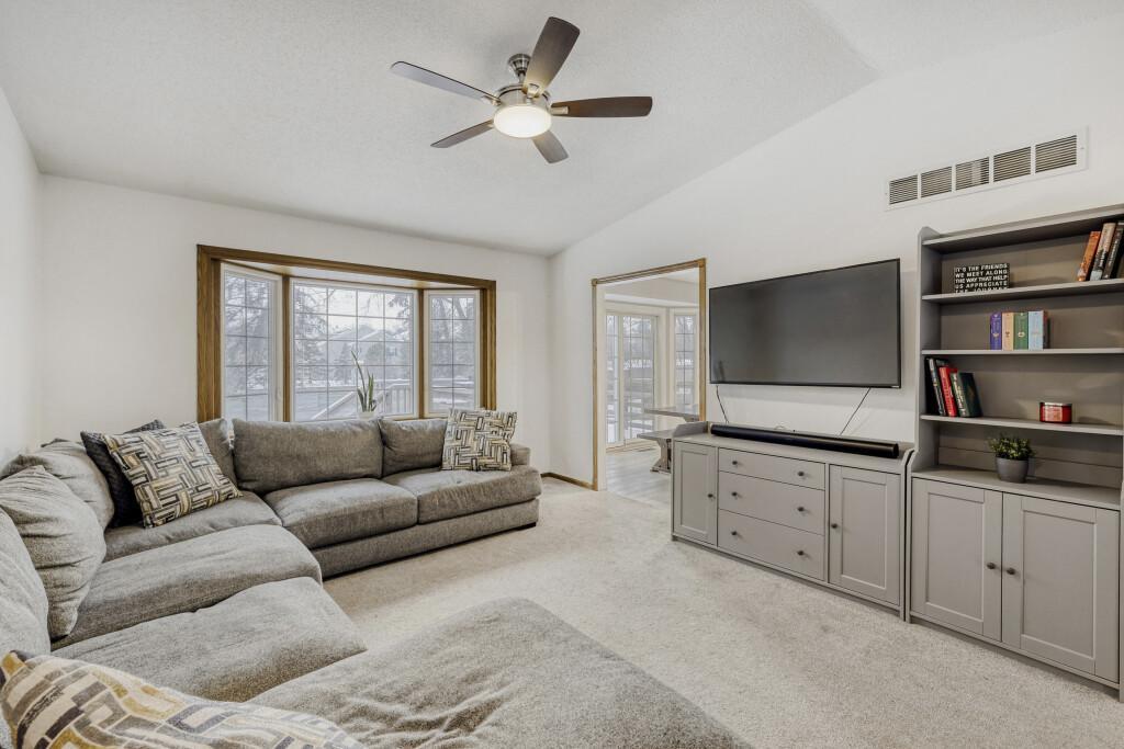 1340 Broadview Avenue Chaska, MN 55318 - Photo 4 of 28