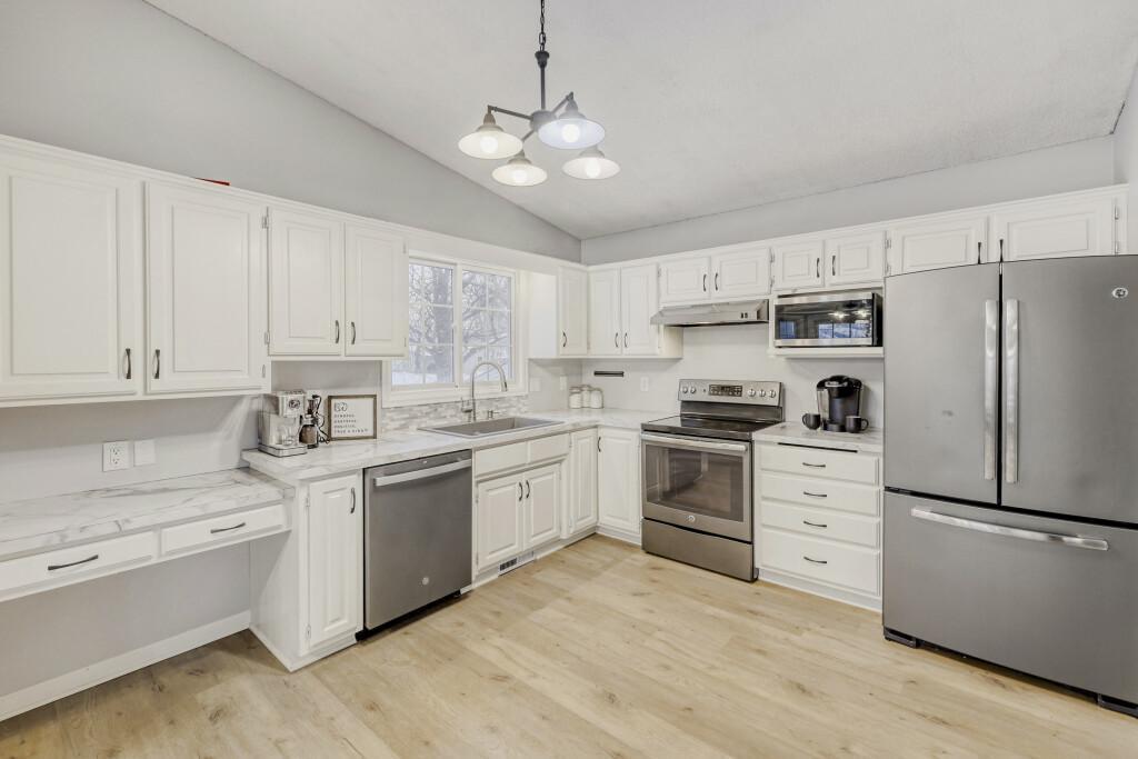 1340 Broadview Avenue Chaska, MN 55318 - Photo 7 of 28