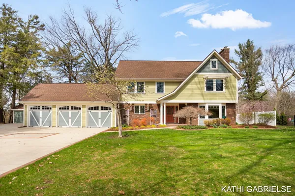 $1,975,000 | 18886 Greenwood Court, Spring Lake, MI 49456