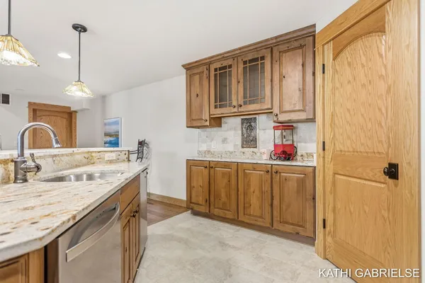 $1,975,000 | 18886 Greenwood Court, Spring Lake, MI 49456