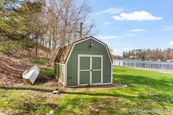 $1,975,000 | 18886 Greenwood Court, Spring Lake, MI 49456