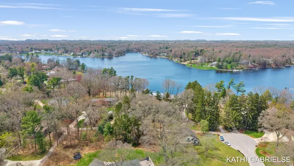 $1,975,000 | 18886 Greenwood Court, Spring Lake, MI 49456