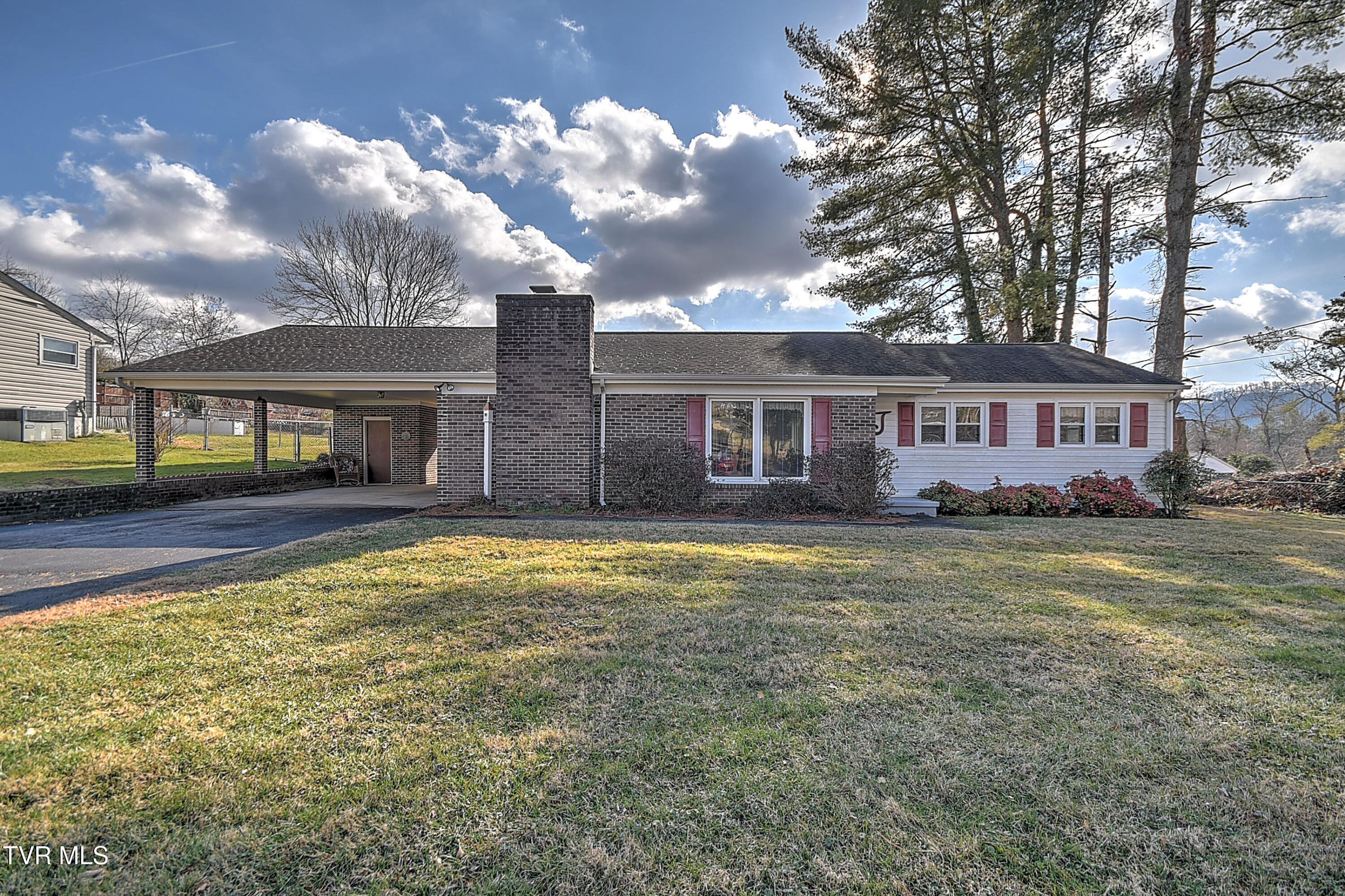 104 Houston Street Bristol, TN 37620 - Photo 3 of 44 104 Houston St DK-2